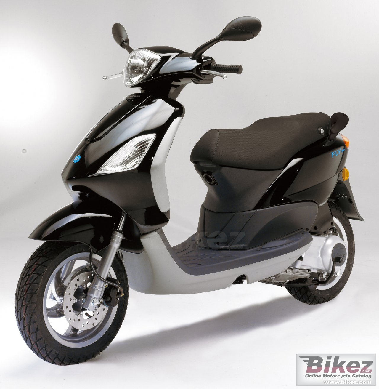 Big Piaggio fly 150 picture and wallpaper from Bikez.com